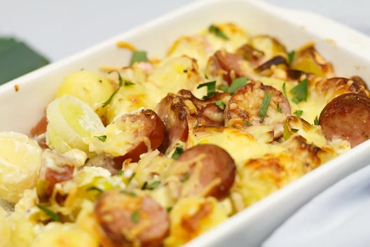 Oven gerecht met prei en rookworst, een smakelijk en makkelijk recept.