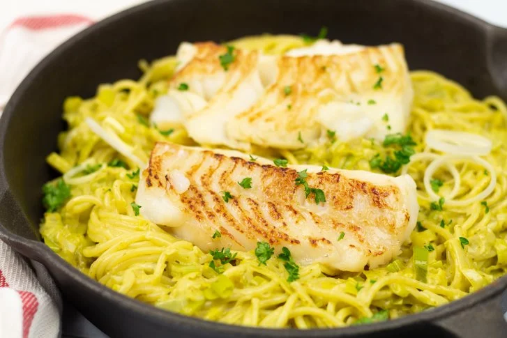 Pasta met cod in pesto roomsaus, een heerlijke maaltijd voor elke gelegenheid.