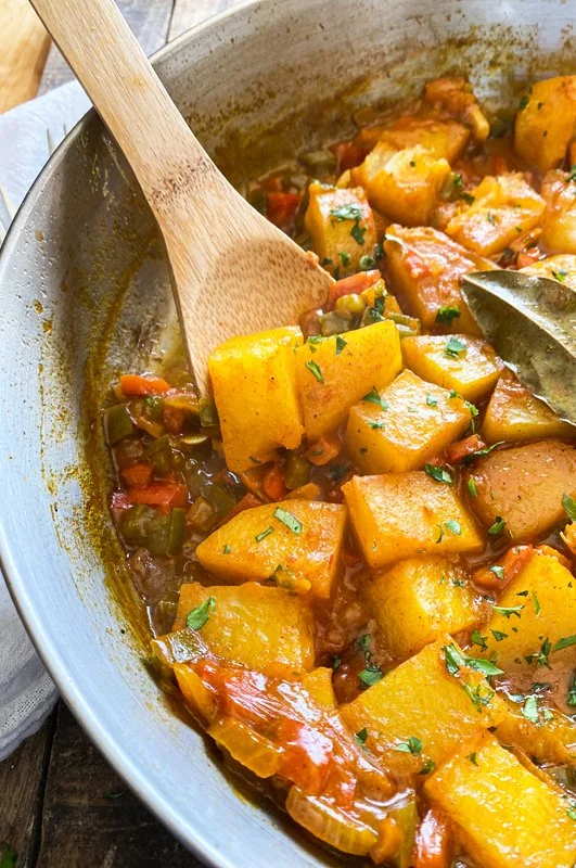 Spaans Weduwe Aardappelen in een kleurrijke schaal