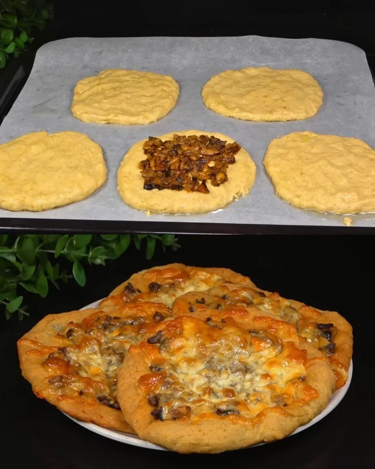 Vers gemaakte Aardappel Flatbreads op een houten snijplank.