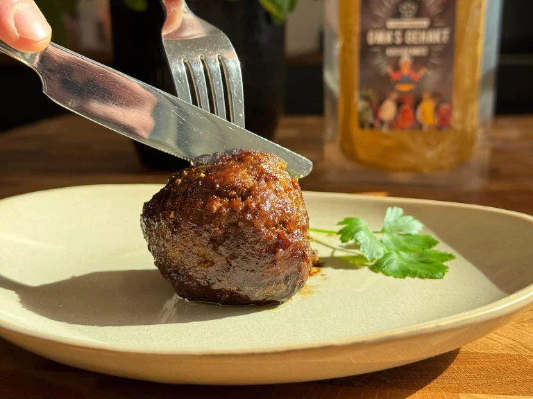 Een bord met de lekkerste gehaktballen, perfect gekruid en sappig.