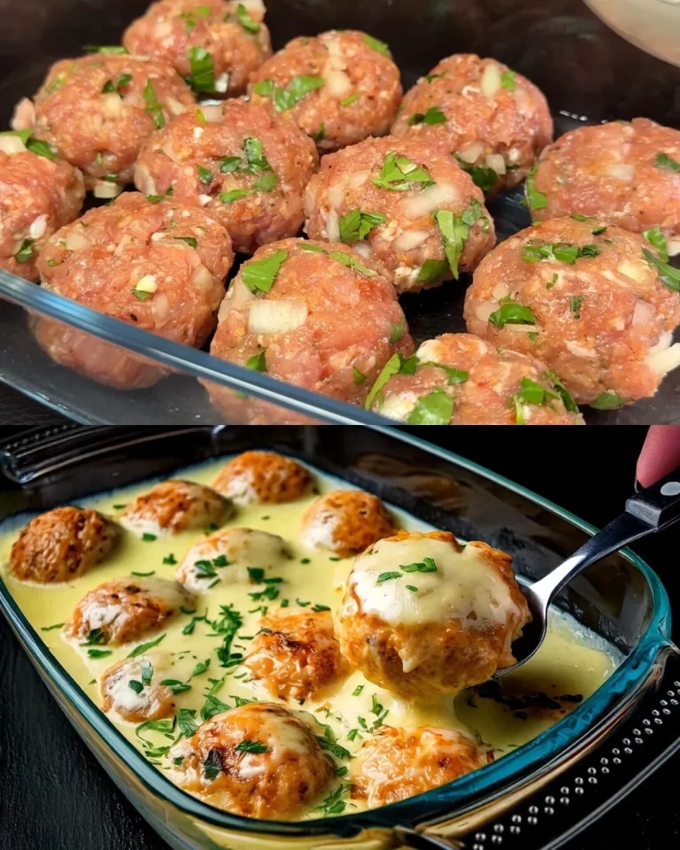 Gebacken gekruid varkensvlees en aardappel casserole met romige kruiden saus en bacon champignon topping