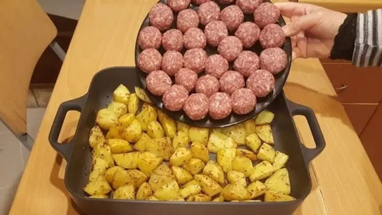 Gehaktballen geserveerd met krokante aardappelwedges op een bord