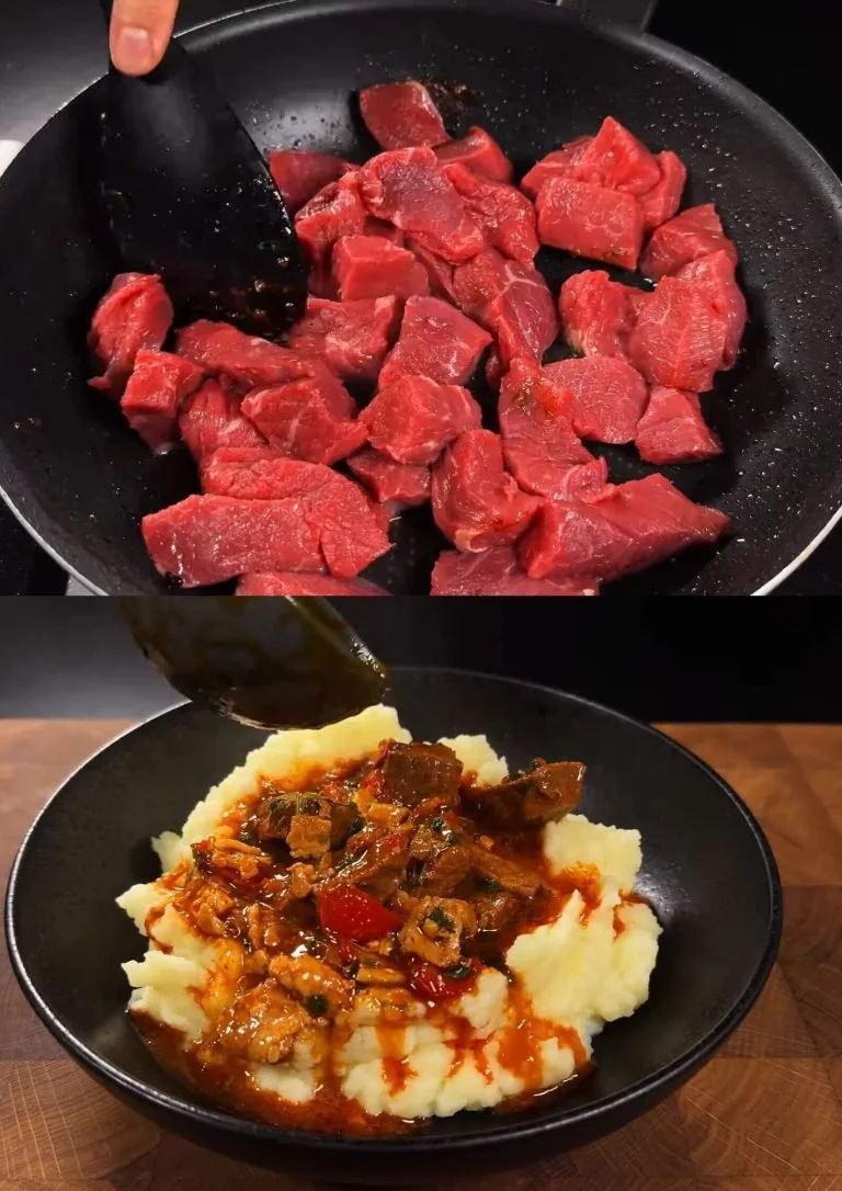 Een heerlijke kom goulash met vers brood en kruiden.