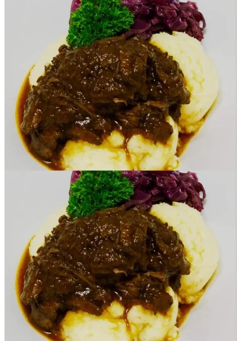 Hachee, een traditionele Nederlandse stoofschotel met vlees en uien