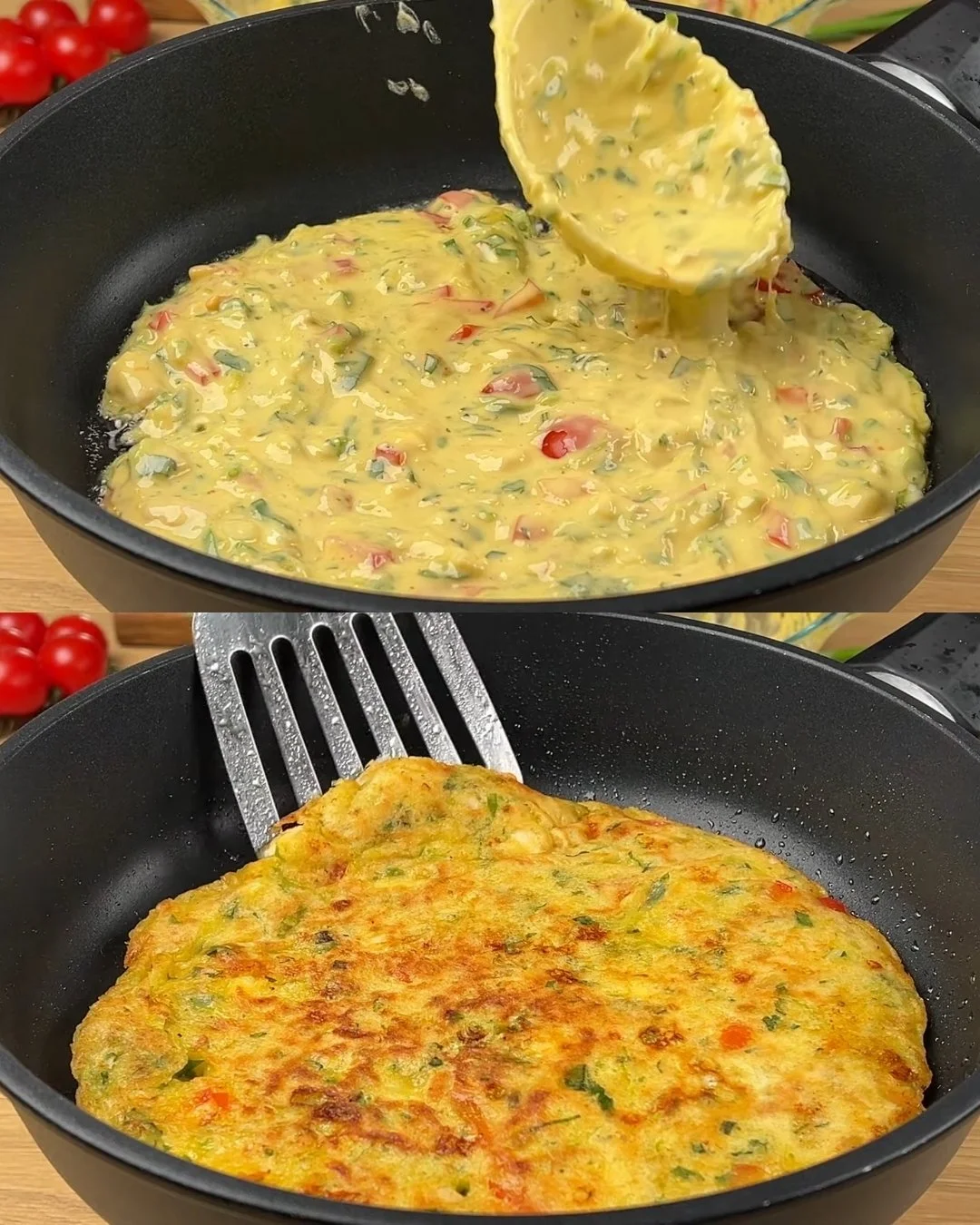 Hartige courgette pannekoeken met kip en romige champignon saus op een bord.