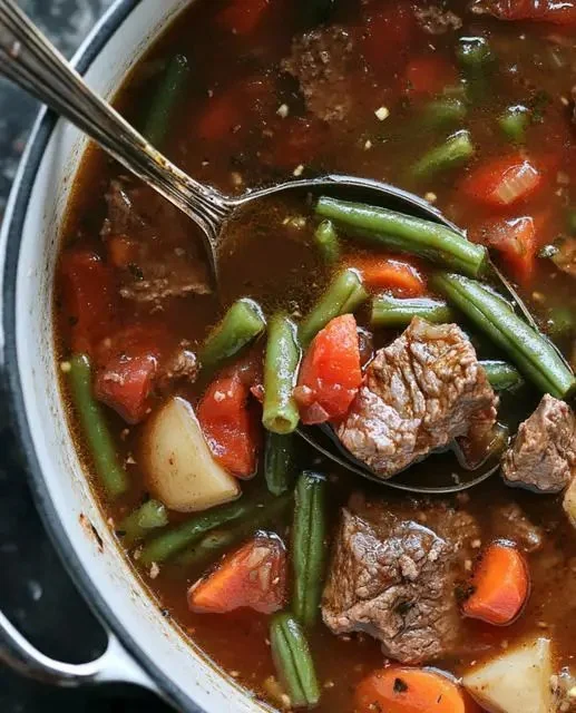 Hartverwarmende rundvlees groentesoep met chuck roast en verse groenten
