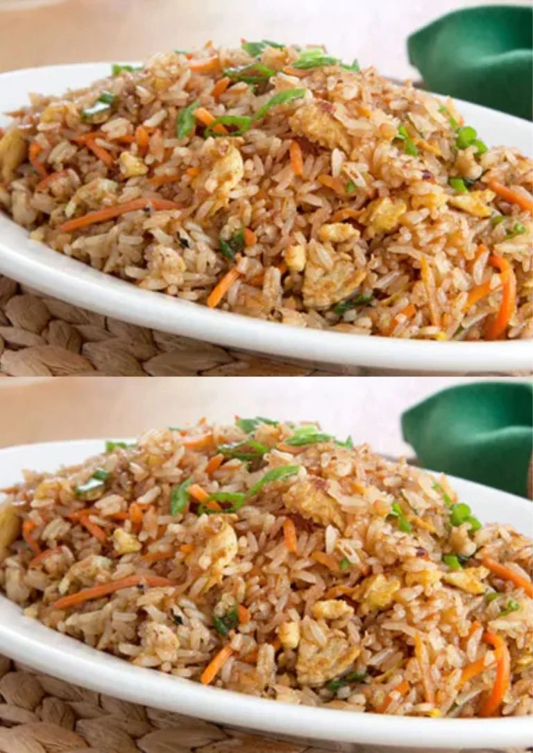 Kip knoflook gebakken rijst recept met verse ingrediënten en smaakvolle presentatie.