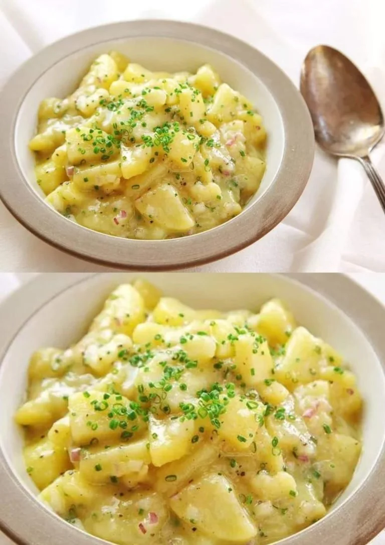 Oostenrijkse Aardappelsalade (Erdapfelsalat) met verse ingrediënten en kruiden