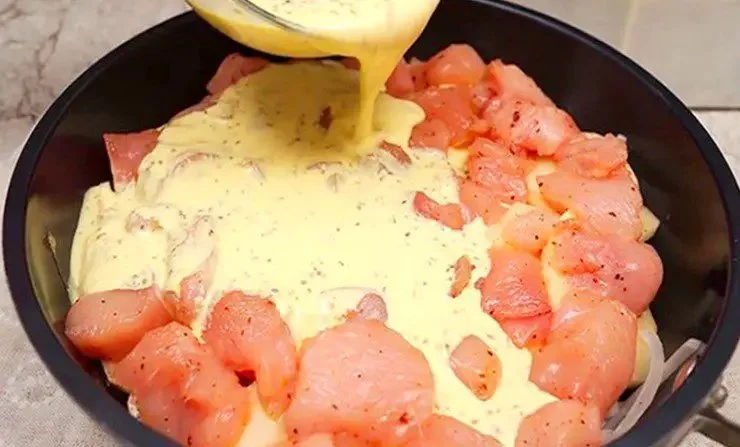 Ovenschotel met kip en aardappelen uit de oven, smakelijk en eenvoudig recept.