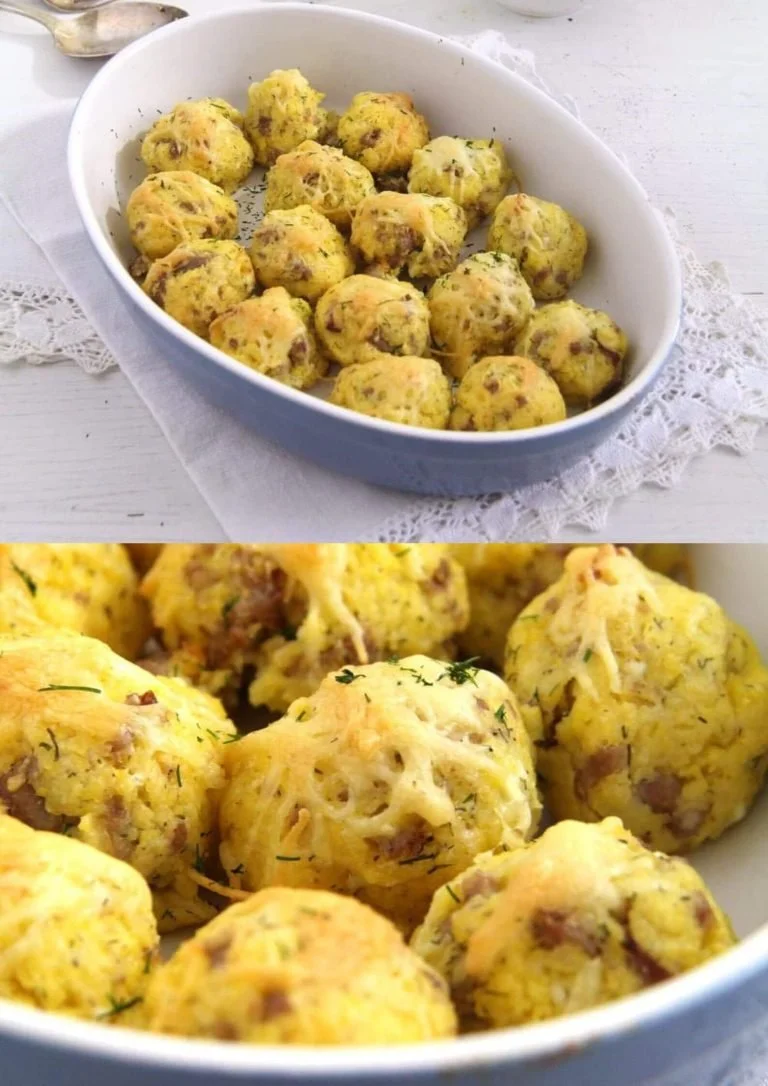 Heerlijke polenta kaasballen geserveerd met een dipsaus op een bord.