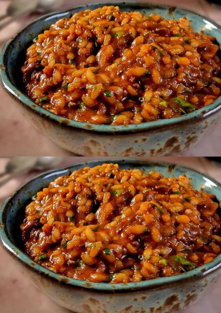 Heerlijke risotto met hertenvlees geserveerd in een kom
