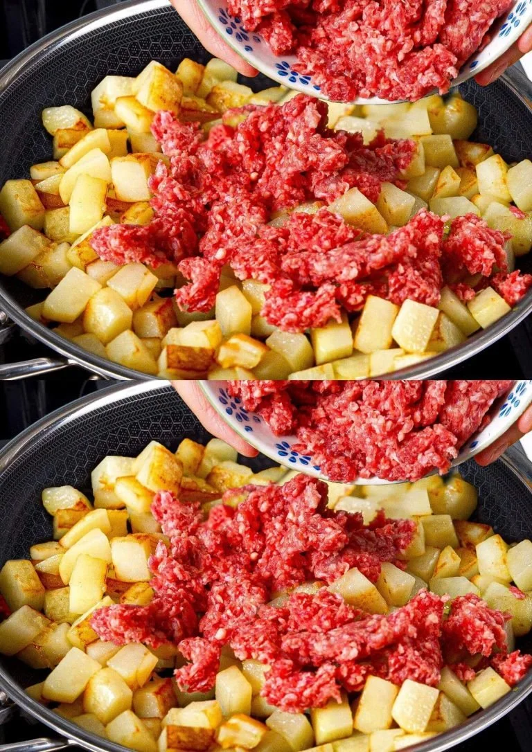 Romige aardappel gehakt schotel met kaas en kruiden, perfect voor een smaakvolle maaltijd.
