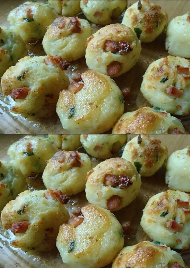 Een bord met semolina ham dumplings, ook wel semolina ham knödel genoemd.