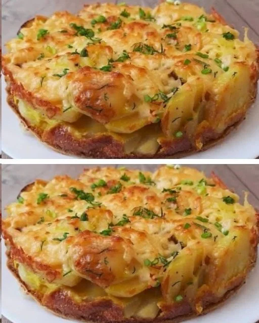 Heerlijke aardappel omelet met kruiden en groenten