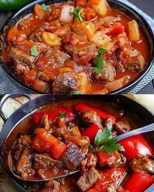 Varkensschnitzel geserveerd met uien en ketchup op een bord