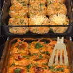 Koolrijst met Rundvleesgehaktballetjes in romige tomatensaus geserveerd in een kom.