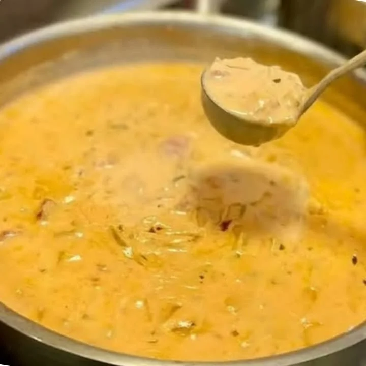Saus tussen Sambre en Maas in een elegante serveerschaal