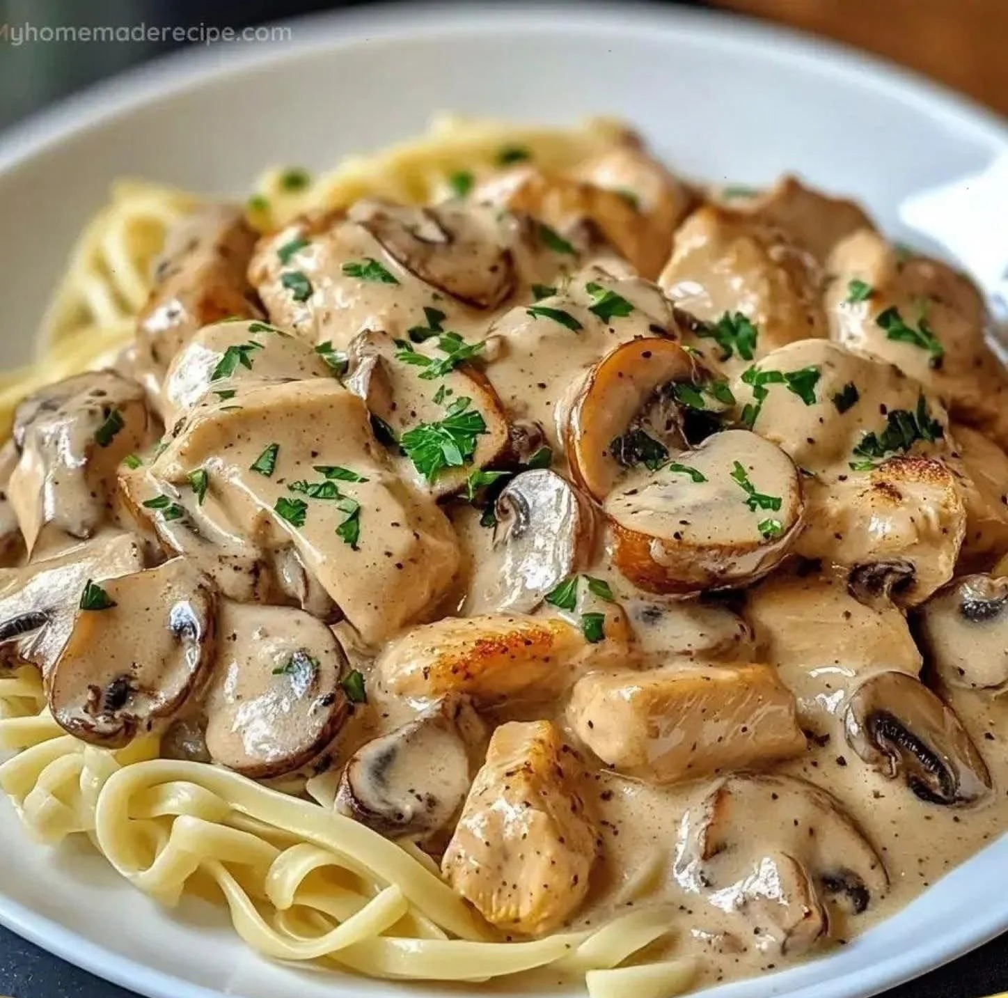 Kip Champignon Stroganoff bereid met champignons en romige saus.