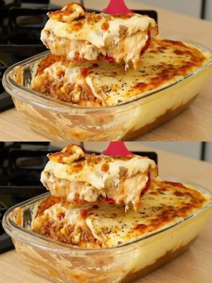 Heerlijke gehaktschotel met groenten en kruiden in een ovenbestendige schaal