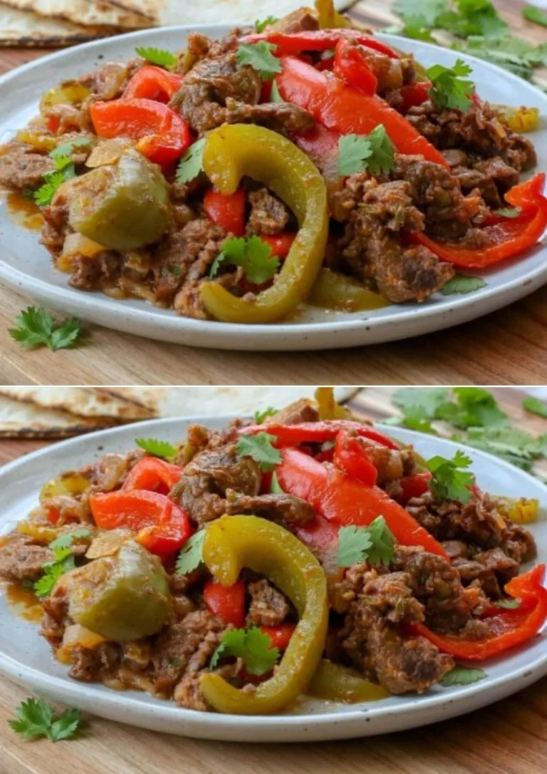 Pittige steak fajitas geserveerd met groenten en toppings