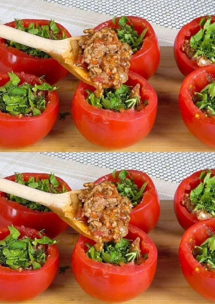 Romige bloemkoolgehaktstoofpot met Boursin en mozzarella op een bord