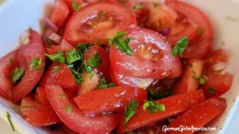 Duitse Tomatensalade met verse ingrediënten en variaties