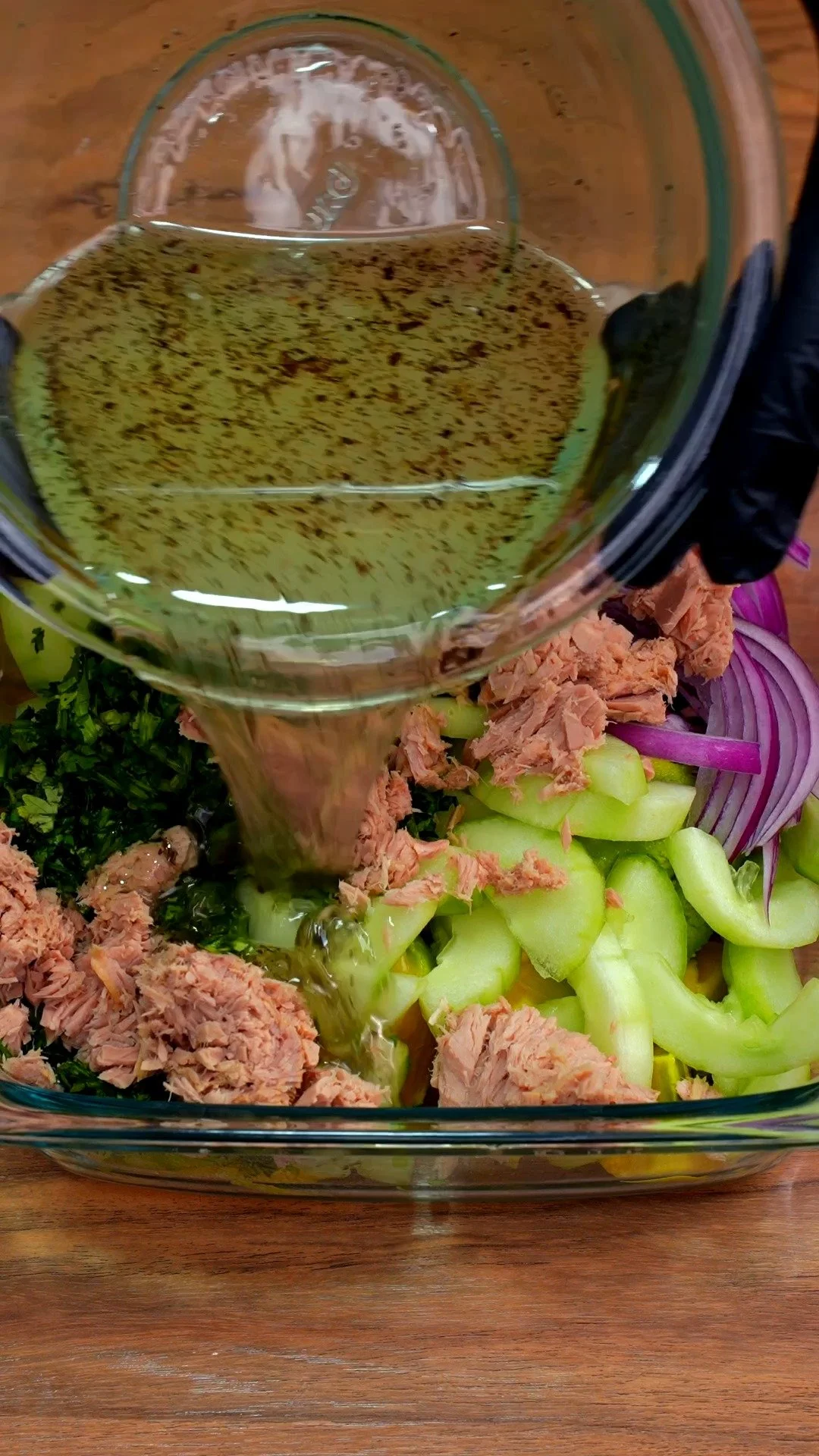Heerlijke restaurant-stijl salade met verse ingrediënten en unieke smaken.