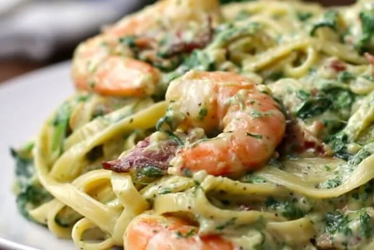 Romige pasta met garnalen, een smakelijk en gemakkelijk recept voor elke gelegenheid.