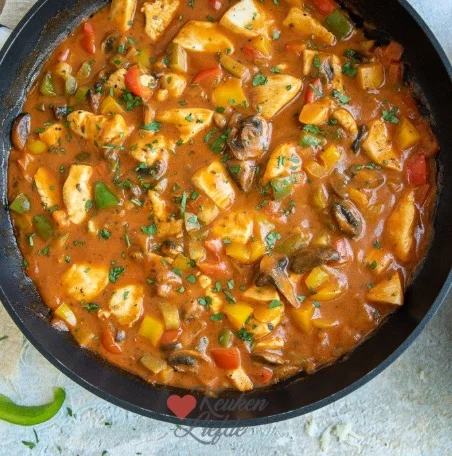 Stroganoffpan met kip, een smakelijk en eenvoudig recept voor iedere dag.