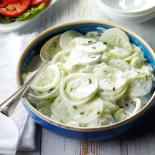 Tuin Salade met verse groenten uit de eigen tuin