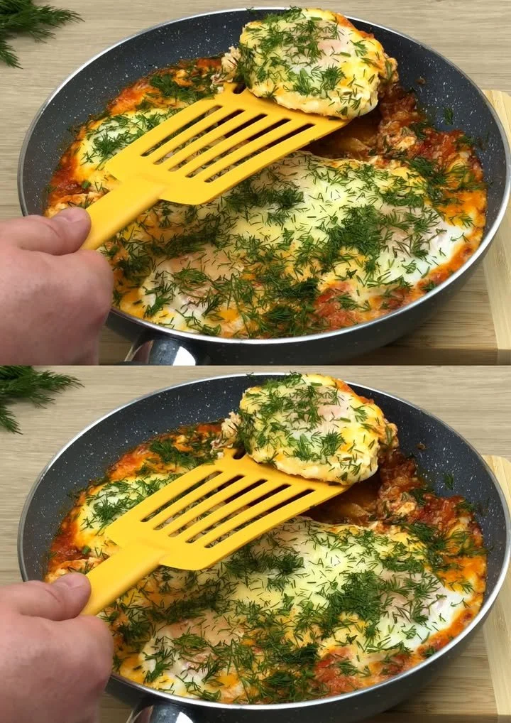 Eieren met tomaten eenvoudig bereid op een bord