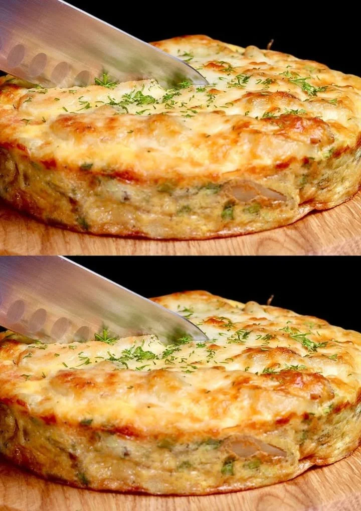 Eenvoudig recept voor eieren over aardappelen op een bord.