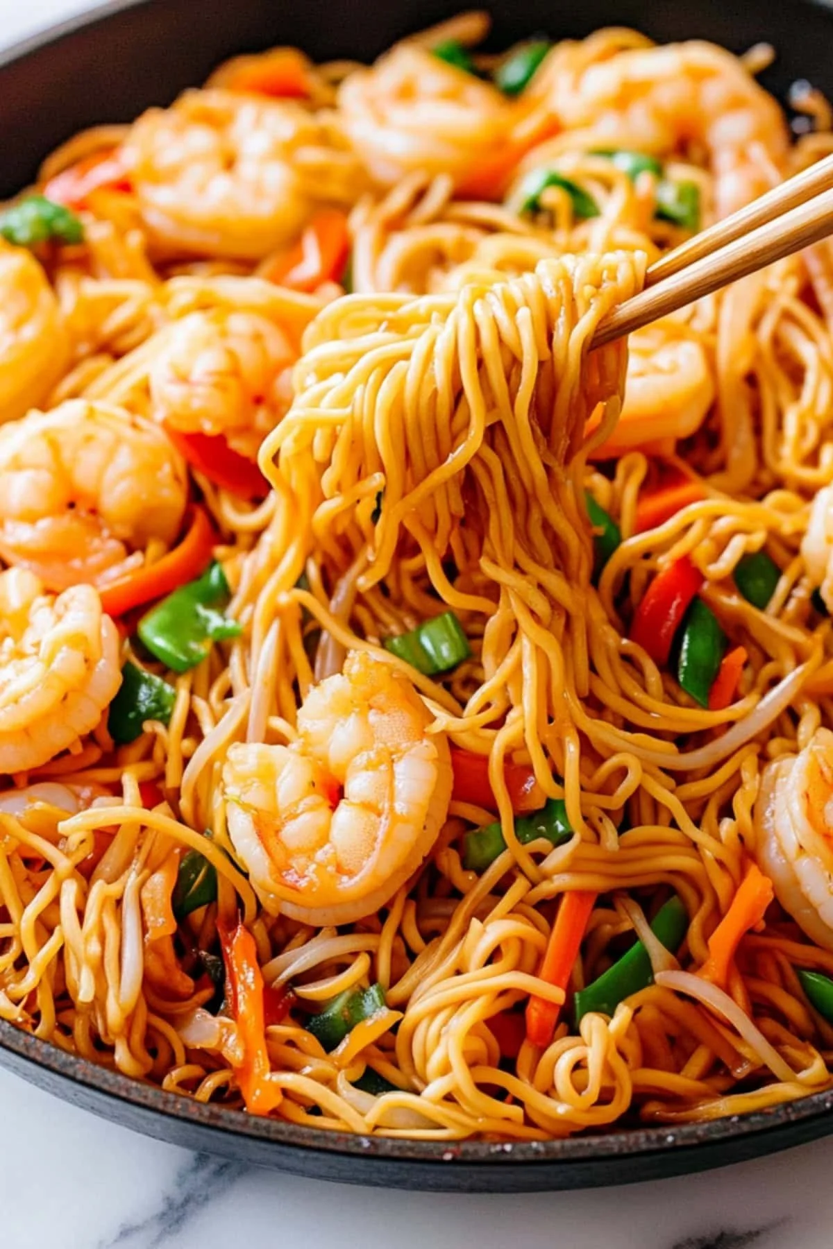 Eenvoudig recept van Garnalen Chow Mein met verse ingrediënten.