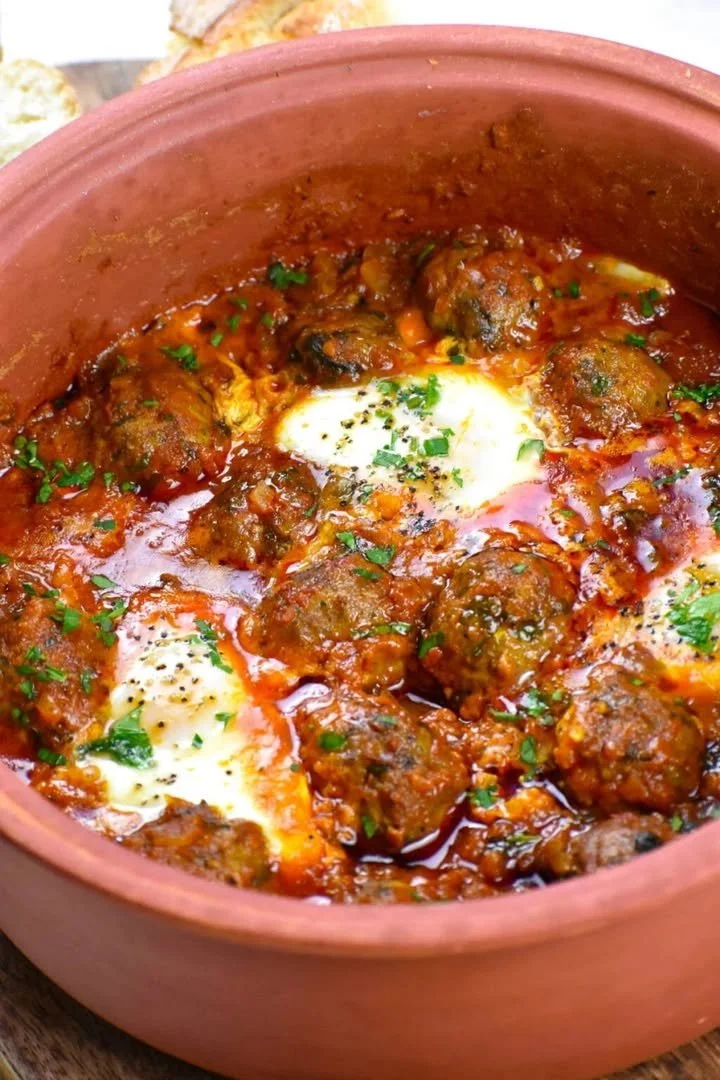 Marokkaanse Kefta met kruiden in tomatensaus, heerlijk recept