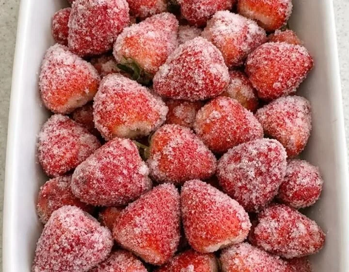 Heerlijke Aardbeien Taart met verse aardbeien en een romige vulling