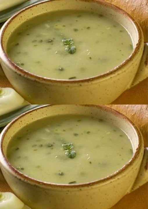 Afslankende bloemkoolsoep in een kom, gezond en licht recept
