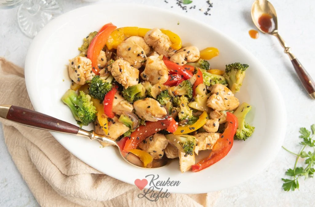 Kip Teriyaki roerbakgerecht met groenten en rijst