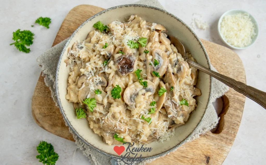 Romige paddenstoelen risotto met verse ingrediënten