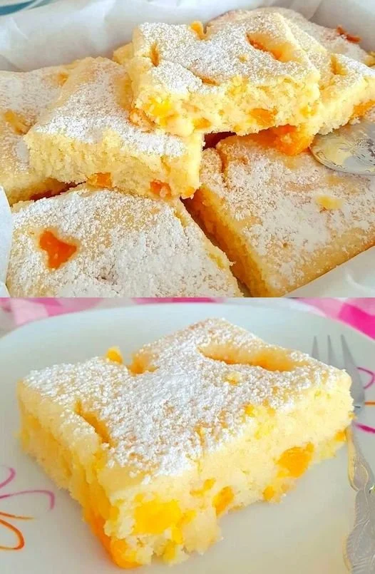 Leckerer Mandarinen-Blechkuchen auf einem Blech, perfekt für die Kaffeepause